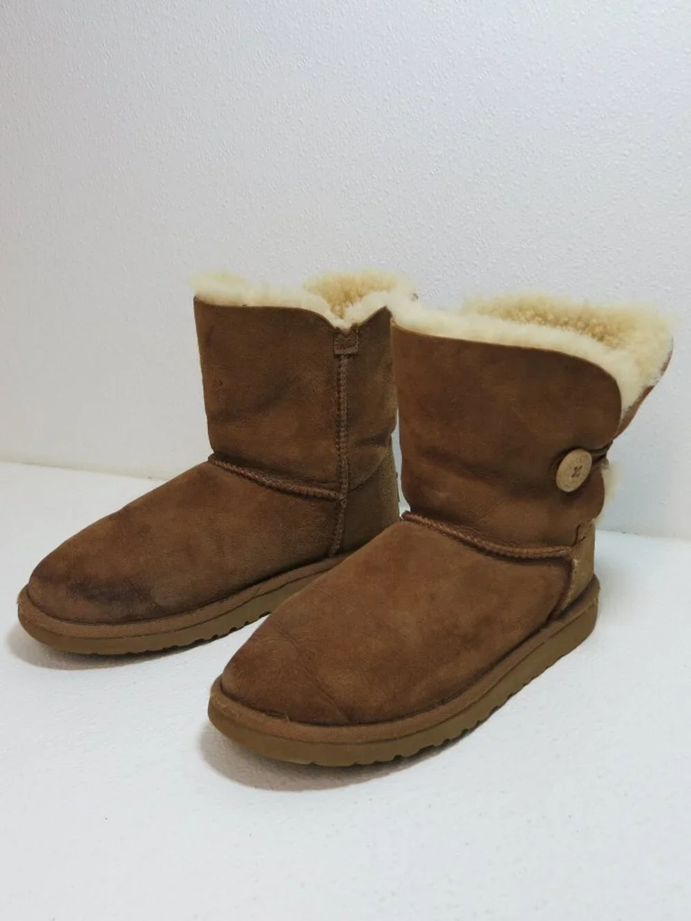 UGG 5991Y Australia Bailey Button Winter Boots Insulated Kids Footwear Sz 5